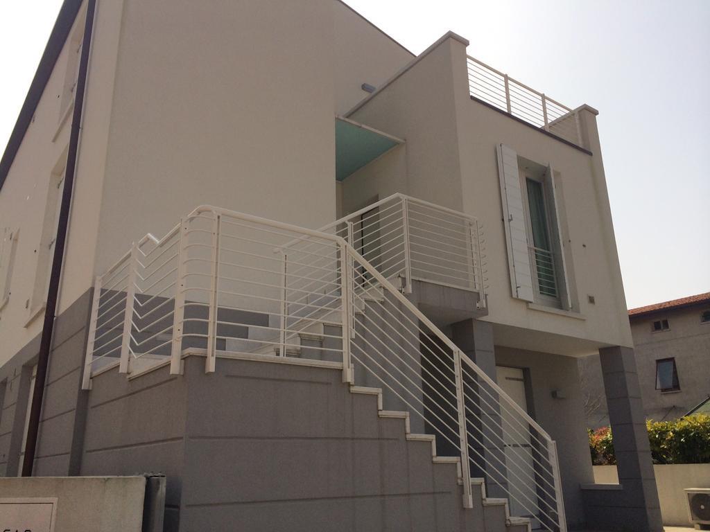 Appartamenti Villa Giulia - Walterigato Apartments Solo Per Famiglie Lido di Jesolo Luaran gambar